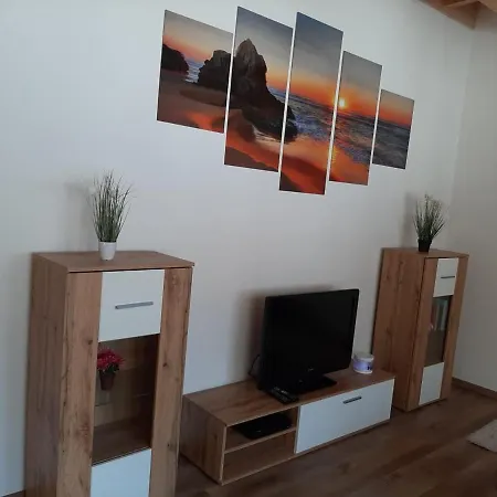 Leni Apartment *